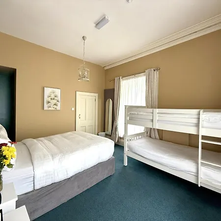 Hostel The House